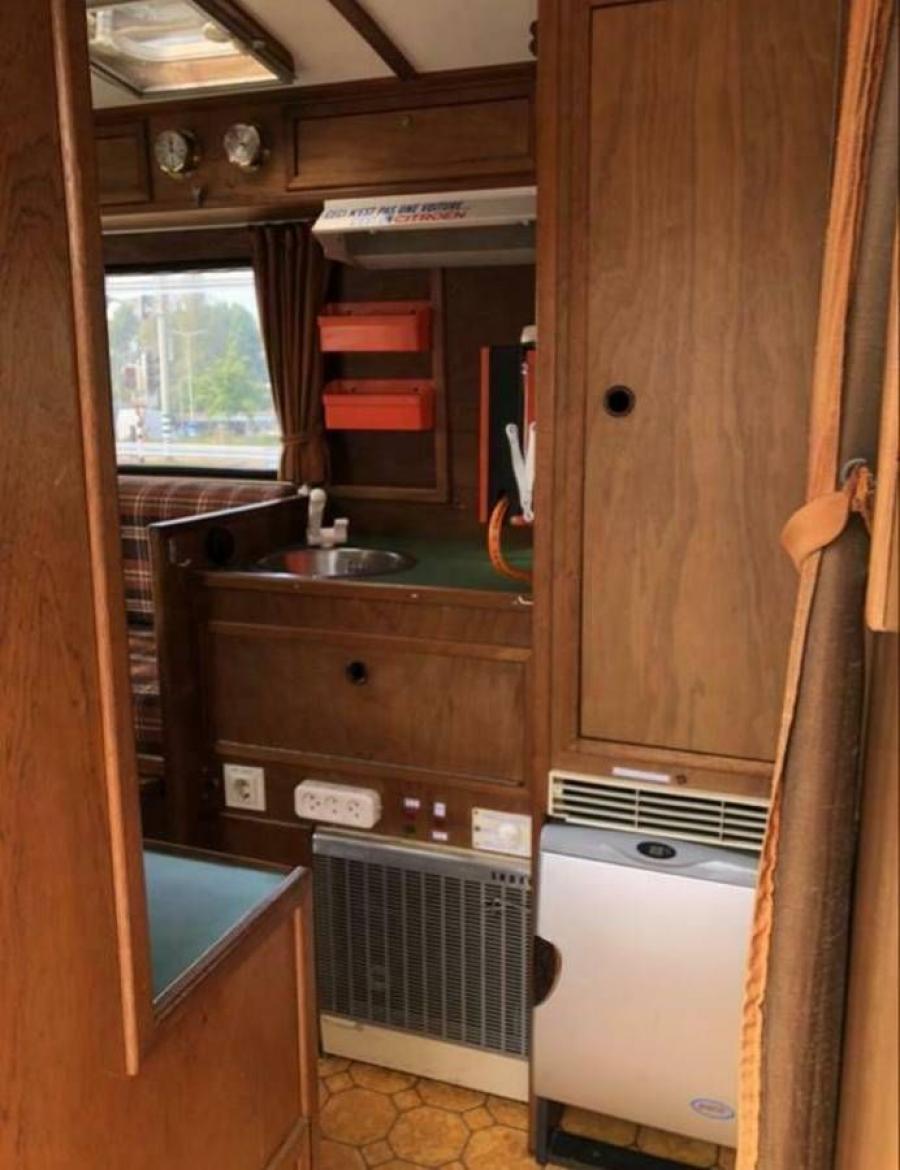 Интерьер Citroen HY 1600 Camper Van 1977 года  (фото 11 из 23)